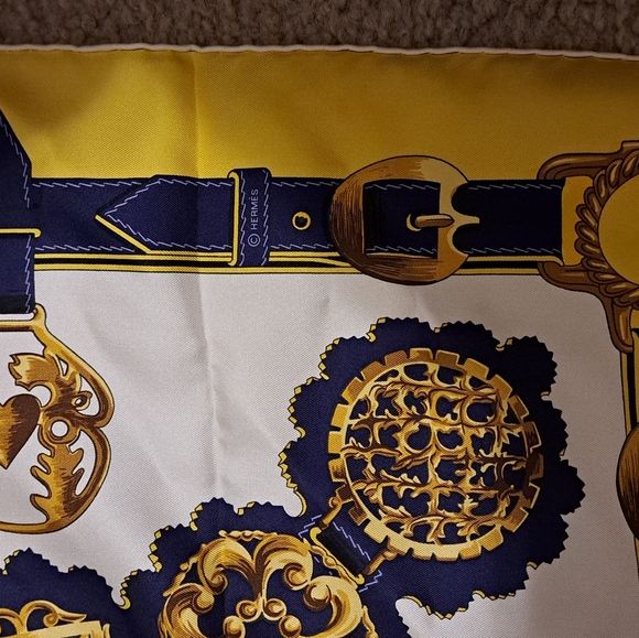 Authentic HERMES Scarf Silk Navy & Yellow - Picture 2 of 13